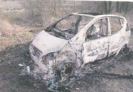 Kiégett autóban találták meg a férfit, ismét nyomoznak