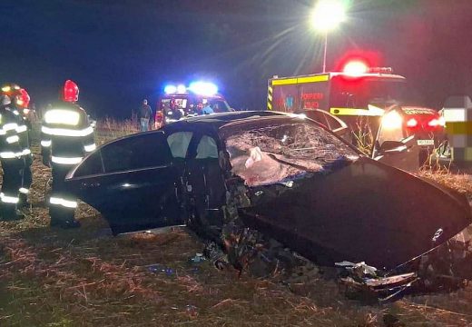 Egy halott és két sérült egy autó és egy traktor balesetében