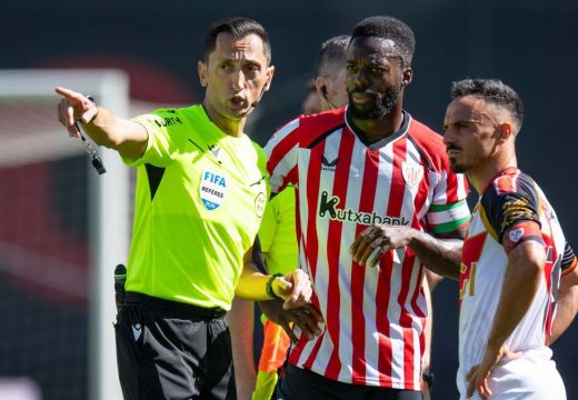 Papírrepülők és gumilabdák miatt félbeszakadt a Rayo Vallecano–Athletic Bilbao mérkőzés