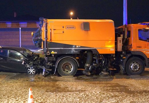 Úttisztító géppel ütközött, meghalt a 34 éves nő