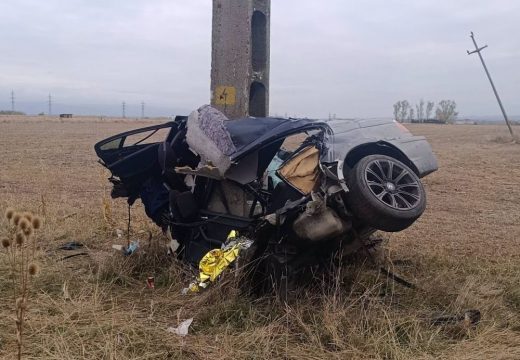 Villanyoszlopnak csapódott, meghalt a 25 éves sofőr