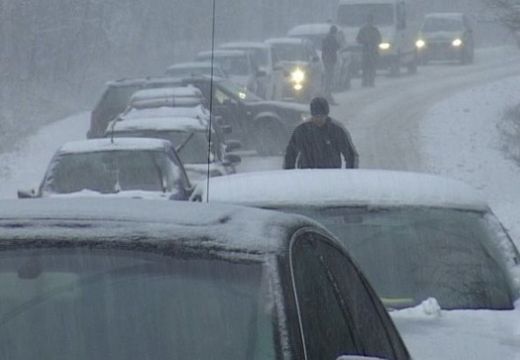 Hóvihar miatt korlátozták a gépkocsi-forgalmat a Transalpinán