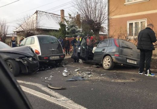Három autó ütközött Sáromberkén – nézd meg a képeket!