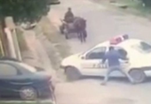 Most már ez a román rendőr is tudja az autózás alapszabályát – nézd meg a felvételt!