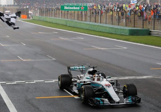 Forma-1, Kínai Nagydíj: Hamilton nyert és visszavágott Vettelnek
