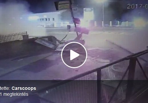 Döbbenetes videó az év legbrutálisabb autóbalesetéről