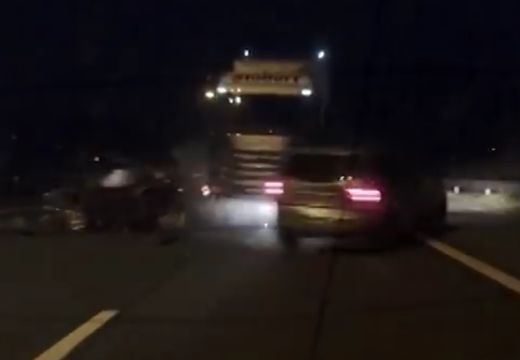 Elbóbiskolt a kamionos, meg is lett a baj – videó