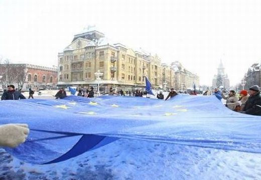 Hatalmas EU-zászlóval tüntettek Temesváron az igazságszolgáltatás függetlensége mellett