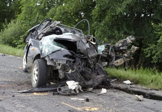 Kamionnal ütközött a személygépkocsi – 1 férfi meghalt