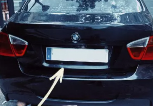 Rendszámtrükk: így bukott le a sofőr, aki a 6-ost szigetelőszalaggal 8-asra módosította