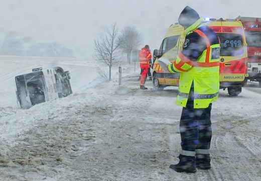 Tucatnyi sérültje van egy zalaegerszegi buszbalesetnek