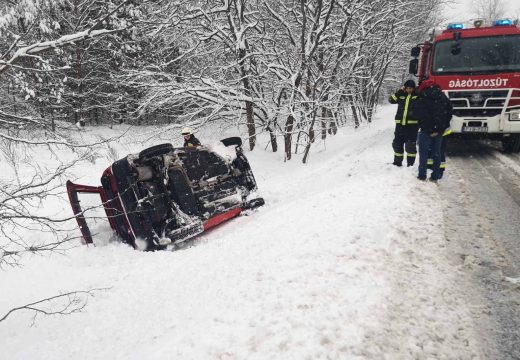 Visszatér a tél: a katasztrófavédelem javaslata az autósoknak a zord időjárás miatt