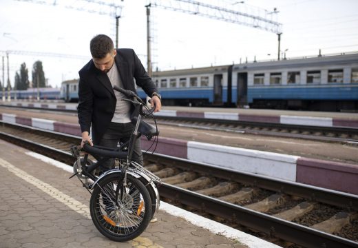 Repülő helyett vonat: nyilvántartásba vették a klímabarát közlekedést célzó polgári kezdeményezést