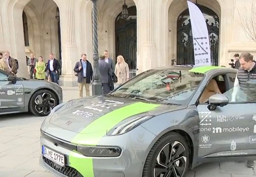 Önvezető autók álltak tesztüzembe Budapesten