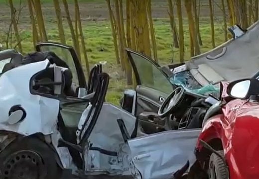 Ráfutásos balesetből lett végzetes frontális ütközés – 1 nő meghalt