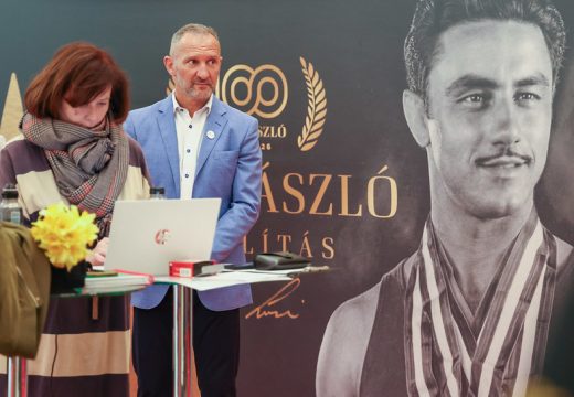 Több helyszínen emlékeztek a 100 éve született Papp Lászlóra