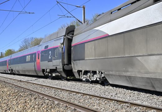 A mozdonyvezető meghalt, miután katonai járművel ütközött a TGV – sérültek