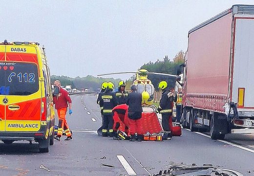 Egy nő meghalt az M5-ös autópályán történt balesetben