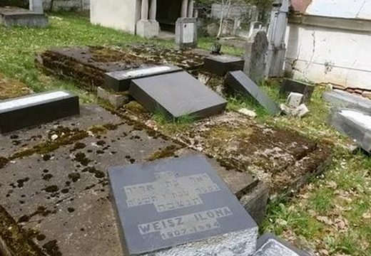 Izraeli nagykövetség: aggasztó a szászrégeni zsidó temető meggyalázása