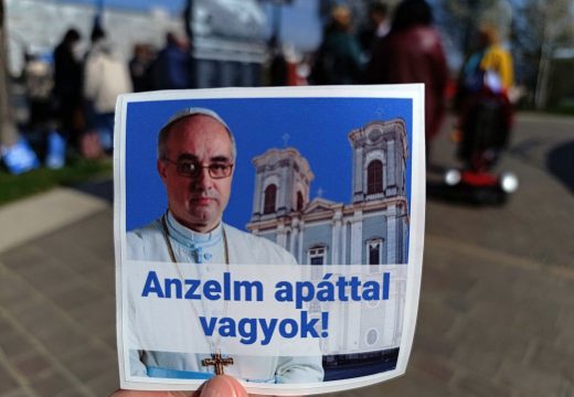 Kataszteri szakvéleményt kér a bíróság a nagyváradi premontrei apát kilakoltatási perében