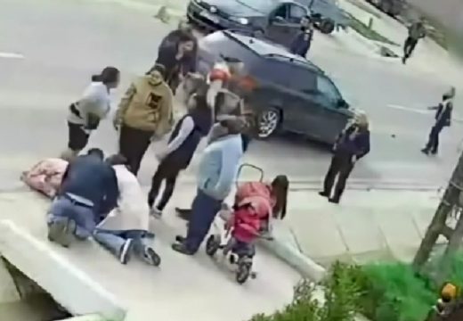 Kifutott a 4 éves kisfiú a kocsi elé, az autó elütötte