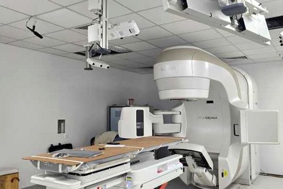 Modern lineáris gyorsító segíti a daganatos betegek kezelését