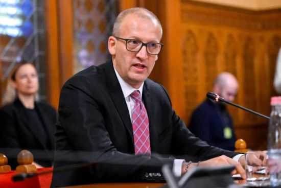 Nem a politikusok döntik el, ki a magyar