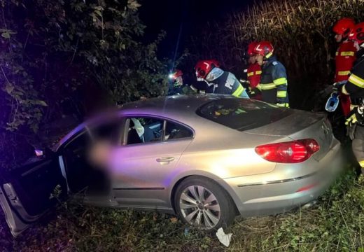 Meghalt egy 19 éves fiatal, miután az autójuk megcsúszott és letért az útról