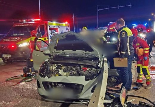 Áthajtott a piros jelzésen, meghalt